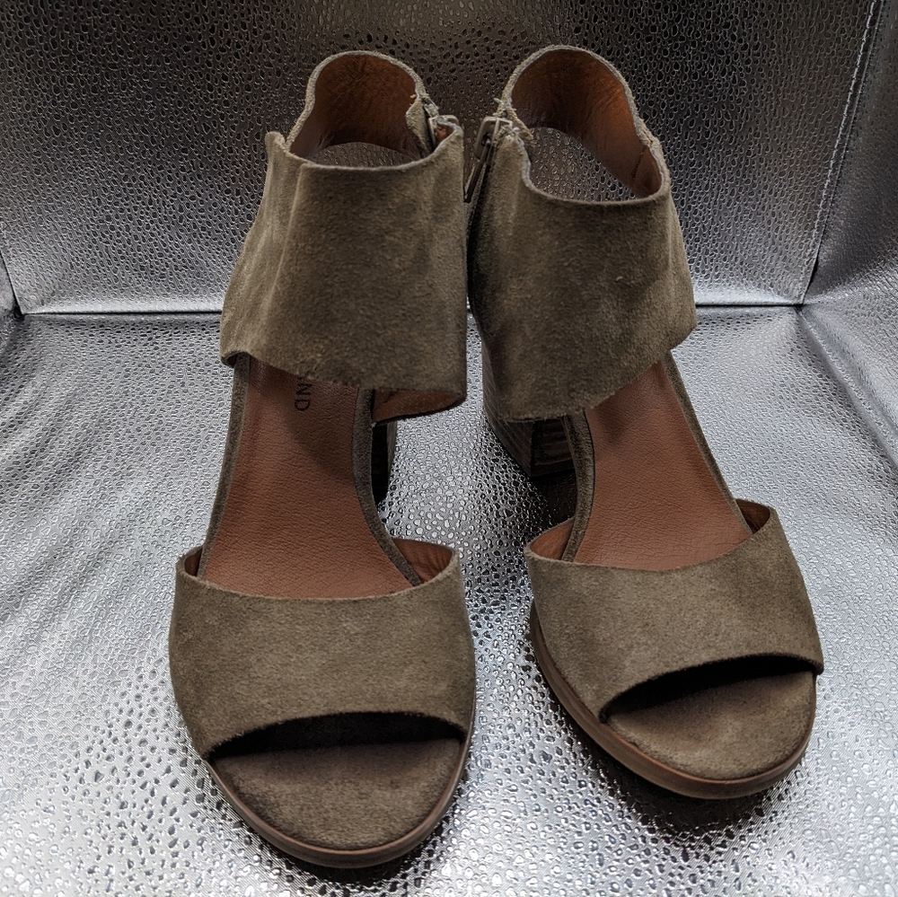 Lucky brand, tan, 7